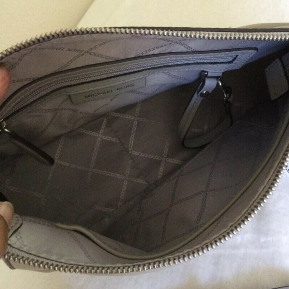 ⛔️SOLD⛔️ MICHAEL KORS Lillie Large Messenger Bag - Picture 11 of 15